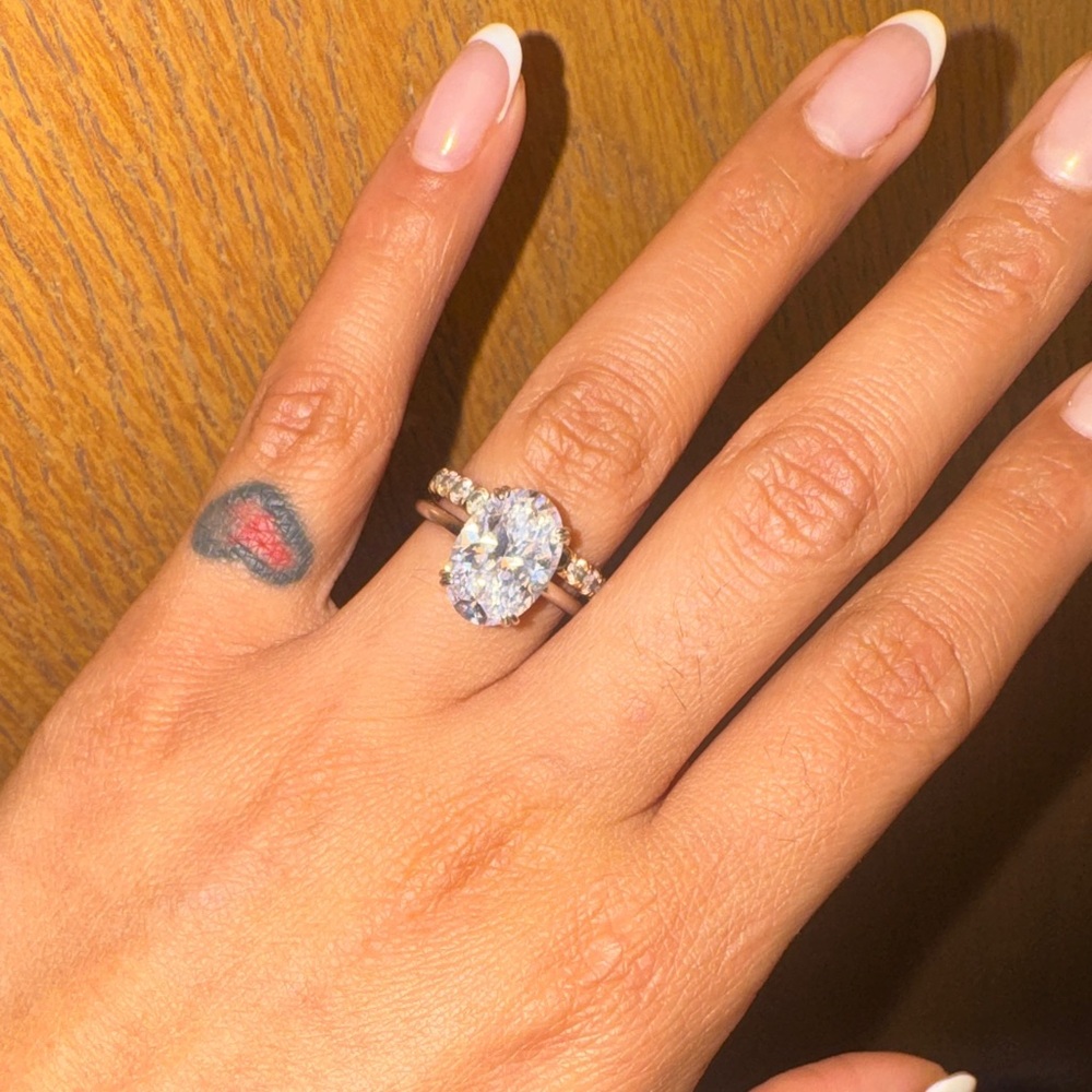 5ct Elegant Silver and LAB Moissanite Oval-Cut Ring - Picture 5 of 6